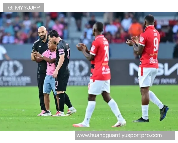 迈阿密国际宣布与大卫鲁伊斯续约至2028年并附加一年选项 迈阿密国际宣布与大卫鲁伊斯续约至2028年并附加一年选项