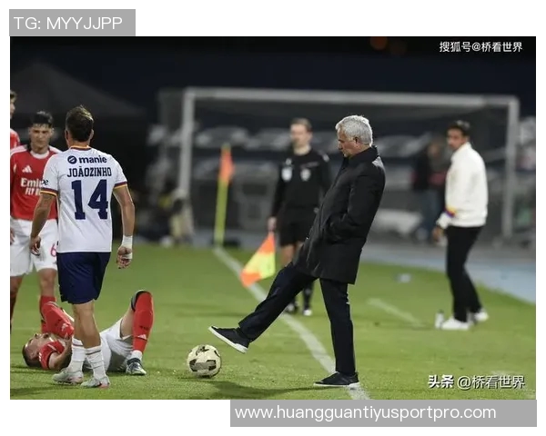 阿贾克斯遭遇三连败近九场仅获一胜状态堪忧