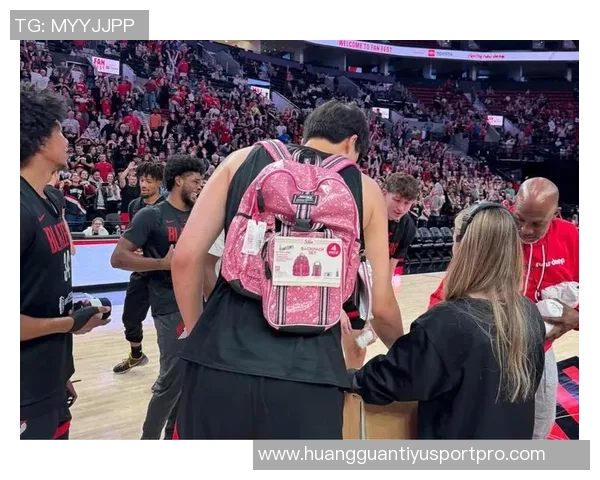 媒体人评论杨瀚森背粉色书包学舞蹈展现纯粹享受而非融入的真实状态