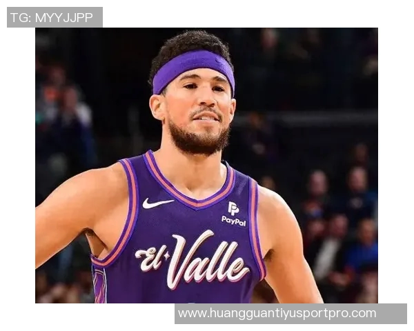 布克半场展现得分能力9投4中贡献14分2板5助表现抢眼 布克半场展现得分能力9投4中贡献14分2板5助表现抢眼