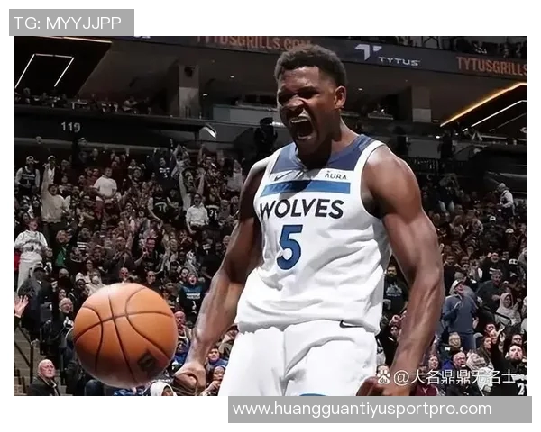 爱德华兹表现出色19投9中砍下31分8篮板5助攻三分球命中率高达50 爱德华兹表现出色19投9中砍下31分8篮板5助攻三分球命中率高达50