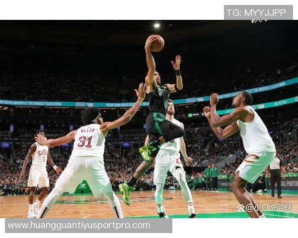 米切尔单节神勇表现6中6砍下13分带队单节狂轰41-31迅速拉开分差