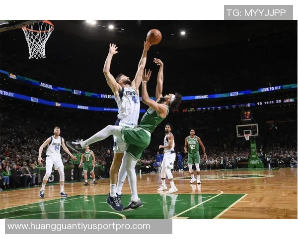 探花埃奇库姆表现尚可9投3中三分球命中1个贡献10分1篮板2助攻1盖帽